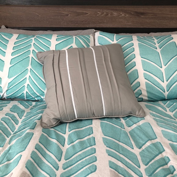 Decorative Throw Pillows - Picture 4 of 5